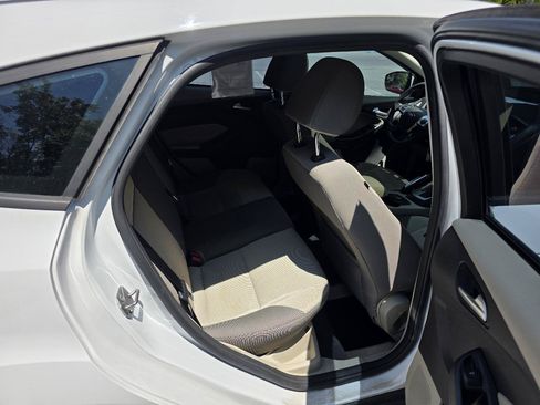 Used 2013 Ford Focus SE w/ SE Winter Pkg FWD image 15