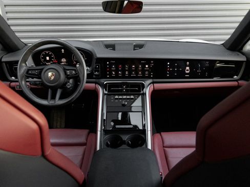Certified 2025 Porsche Panamera image 16
