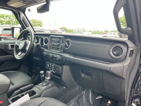 Used 2023 Jeep Wrangler Unlimited Sahara w/ Cold Weather Group AWD/4WD image 21