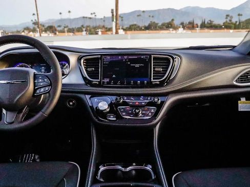 New 2026 Chrysler Pacifica Limited w/ S Appearance Package image 13