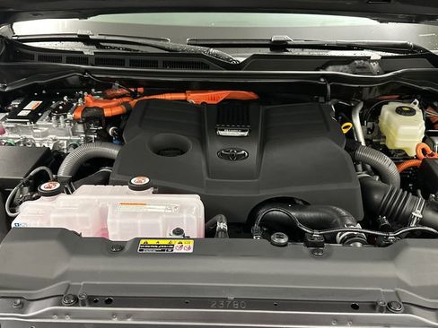 Used 2024 Toyota Sequoia Capstone AWD/4WD image 11