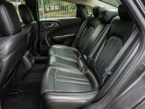 Used 2017 Chrysler 200 Limited Platinum FWD image 13