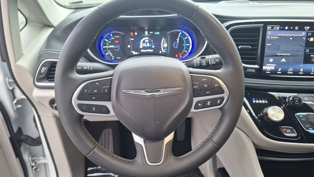 Used 2023 Chrysler Pacifica Limited FWD image 11