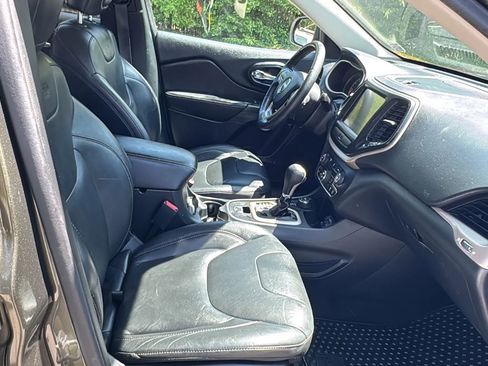 Used 2016 Jeep Cherokee Limited image 12