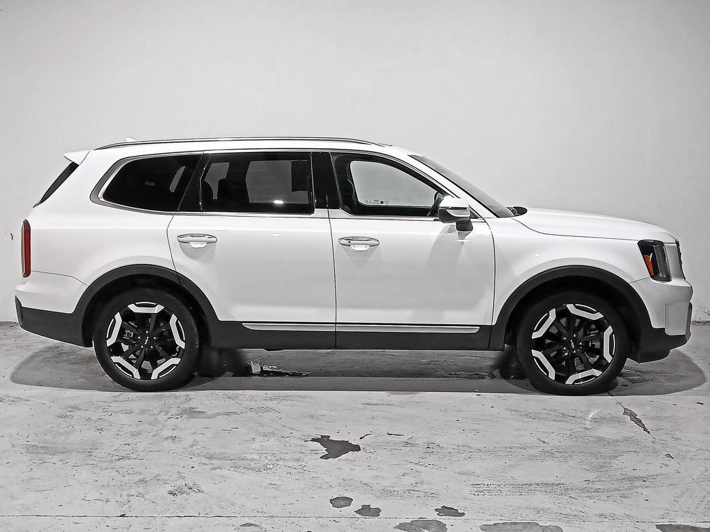 Used 2025 Kia Telluride S FWD image 7