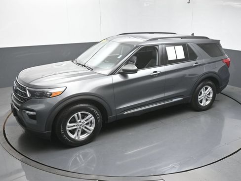 Used 2023 Ford Explorer XLT w/ Equipment Group 202A RWD image 43
