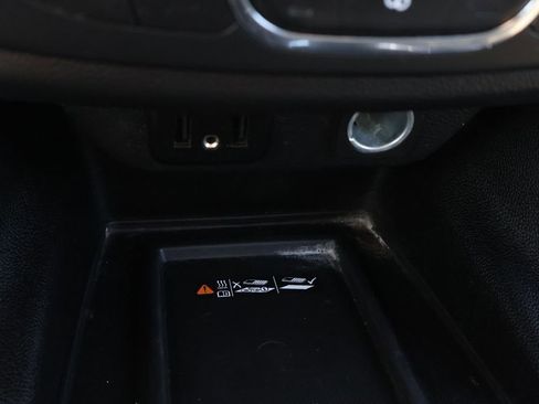 Used 2023 Chevrolet Traverse LT image 24