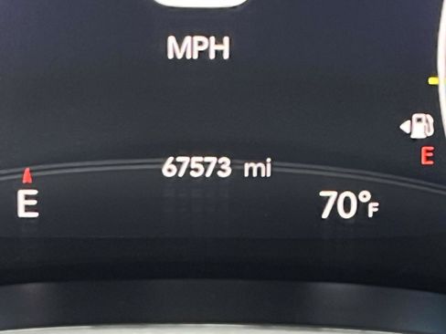 Used 2023 Chrysler Pacifica Touring-L FWD image 25