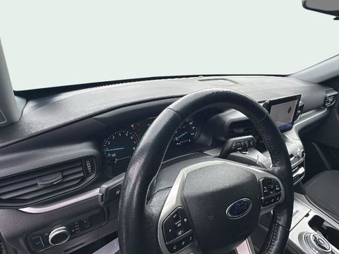 Certified 2022 Ford Explorer XLT image 11