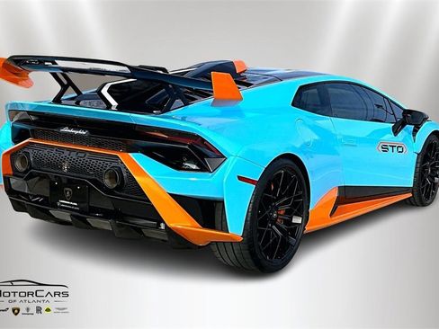Used 2022 Lamborghini Huracan STO image 12