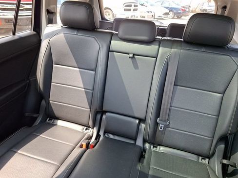 Used 2021 Volkswagen Tiguan SE w/ Panoramic Sunroof Package AWD/4WD image 18