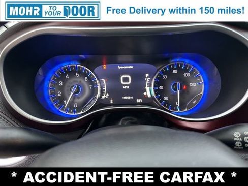 Used 2018 Chrysler Pacifica Limited image 18