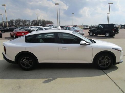 Used 2025 Kia K4 LX image 6