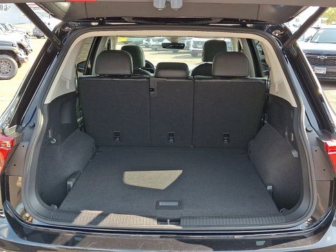 Used 2022 Volkswagen Tiguan SE image 28