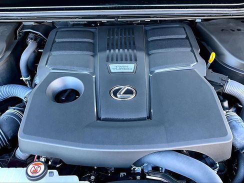 Used 2024 Lexus GX 550 image 32