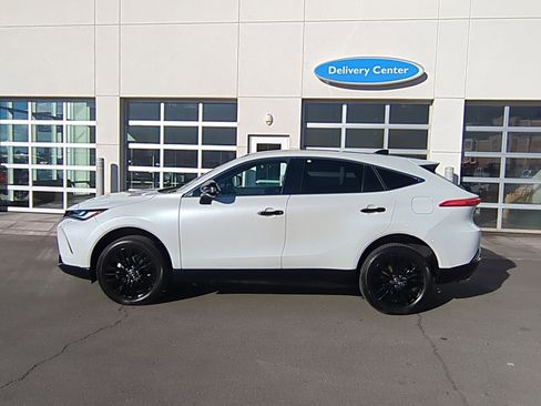 Used 2024 Toyota Venza Nightshade image 9