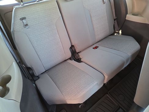 Certified 2021 Toyota Sienna LE image 19