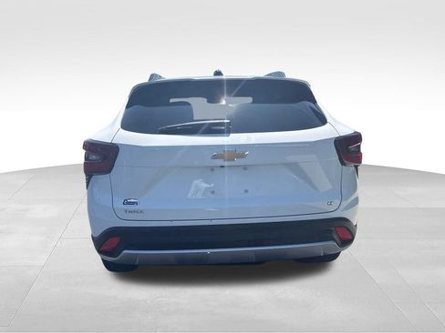 Used 2025 Chevrolet Trax LT w/ LT Convenience Package FWD image 4