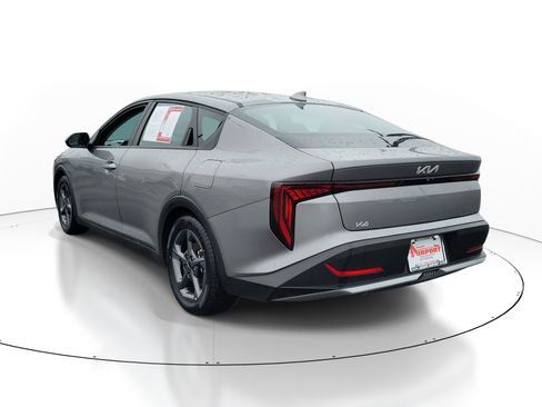 Used 2025 Kia K4 LXS image 3