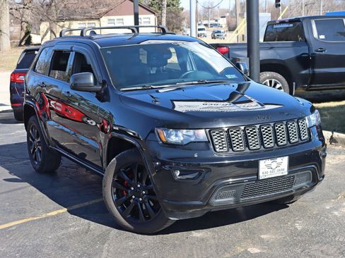 Used 2017 Jeep Grand Cherokee Altitude image 8