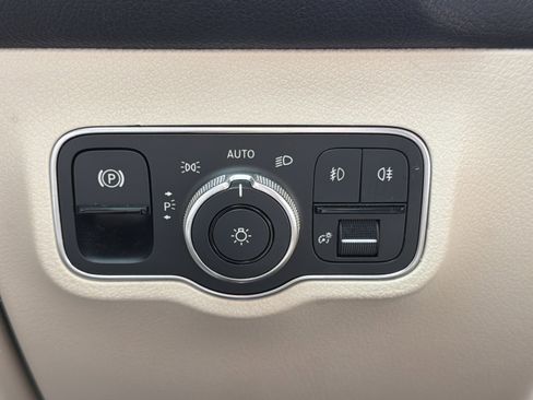 Used 2021 Mercedes-Benz GLB 250 4MATIC image 50