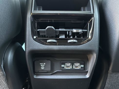 New 2025 Jeep Grand Cherokee Altitude image 37