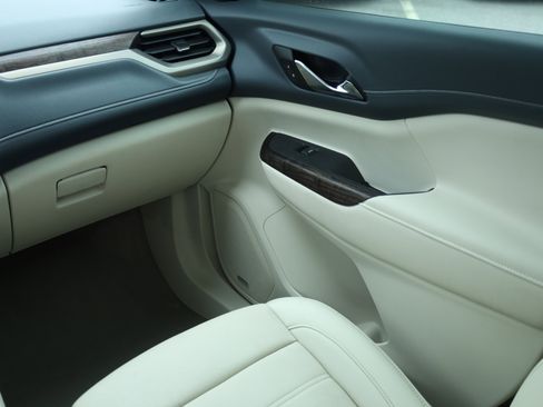 Used 2022 GMC Acadia Denali w/ Denali Ultimate Package image 12