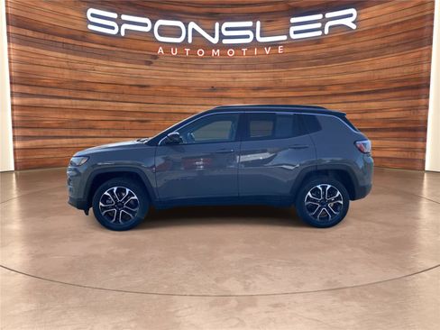 Used 2023 Jeep Compass Limited AWD/4WD image 2