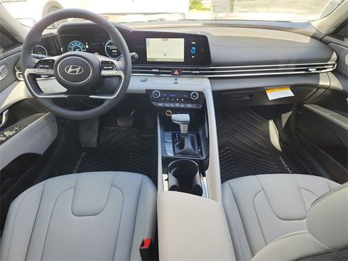 New 2025 Hyundai Elantra Limited image 10