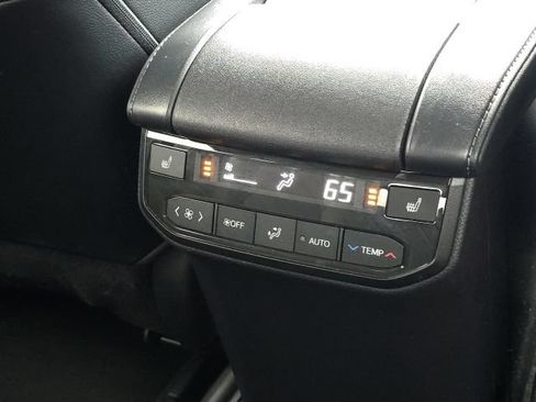 Used 2023 Toyota Highlander Platinum FWD image 18