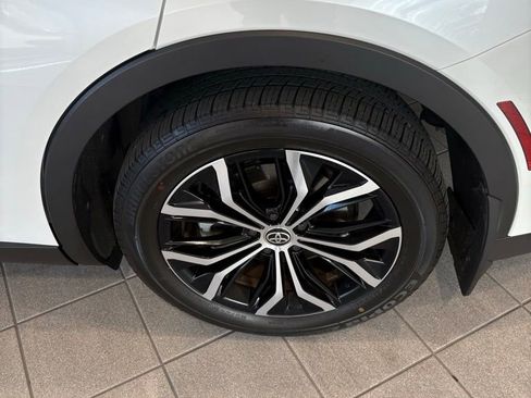 Used 2024 Toyota Crown XLE image 11