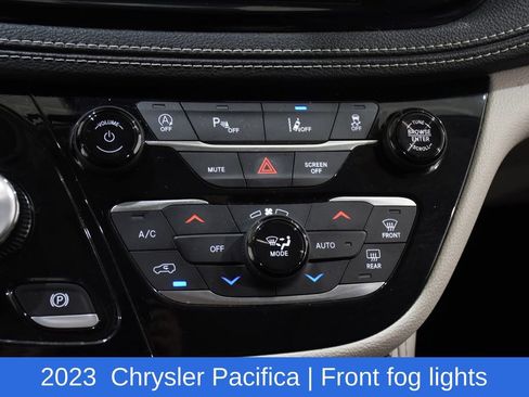 Used 2023 Chrysler Pacifica Limited FWD image 21