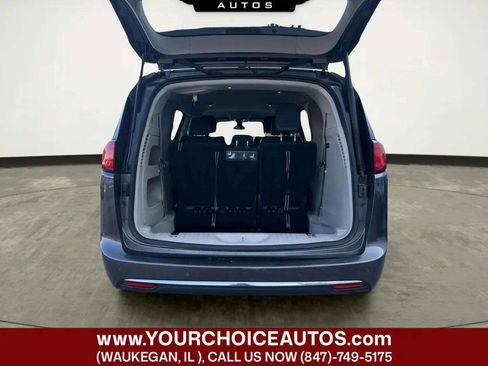 Used 2018 Chrysler Pacifica Touring-L Plus w/ Tire & Wheel Group FWD image 14