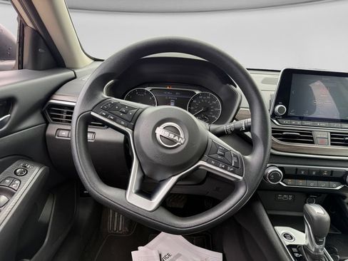 Used 2024 Nissan Altima 2.5 SV FWD image 14