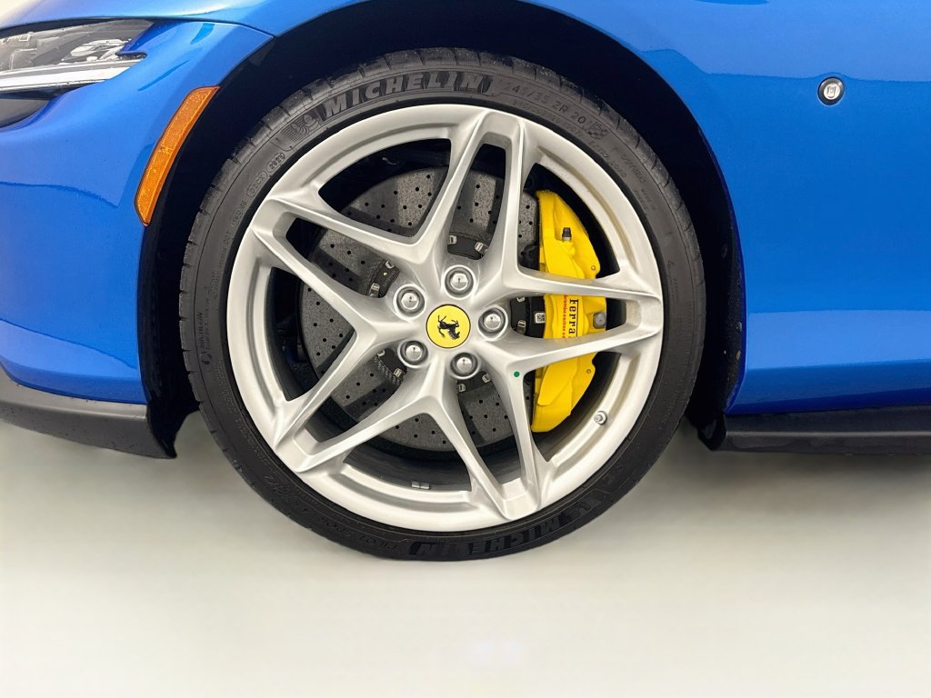 Used 2026 Ferrari Roma Spider RWD image 32