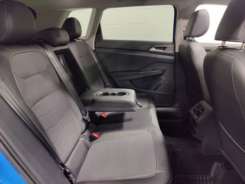 Used 2025 Volkswagen Taos SE image 16