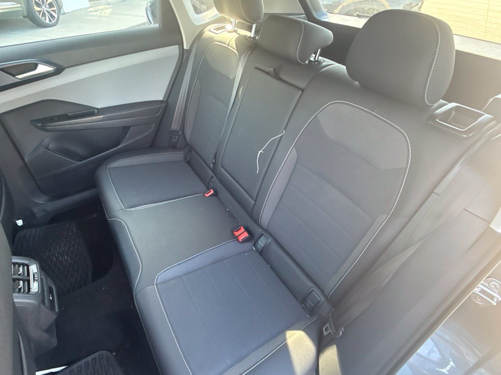Certified 2024 Volkswagen Taos SE w/ Panoramic Sunroof Package FWD image 25