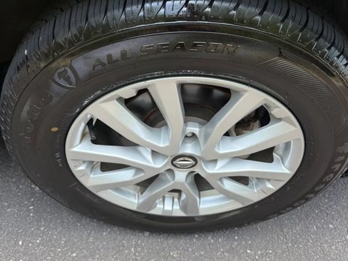 Used 2018 Nissan Rogue SV AWD/4WD image 27