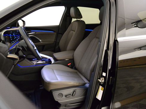 Certified 2025 Audi Q5 Premium w/ Convenience Package image 4