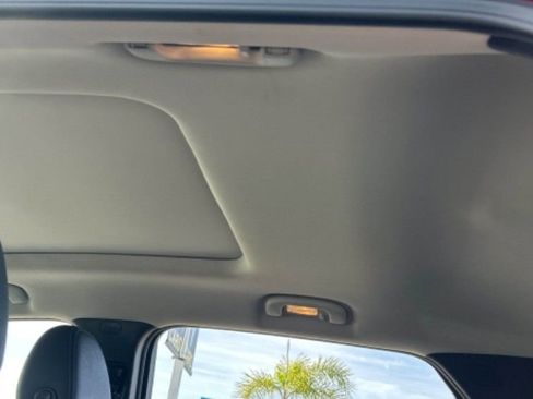 Used 2023 Chevrolet Bolt EUV Premier w/ Sun & Sound Package FWD image 5