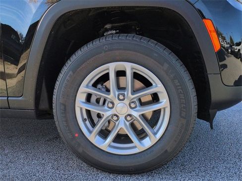 New 2025 Jeep Grand Cherokee Laredo X image 10