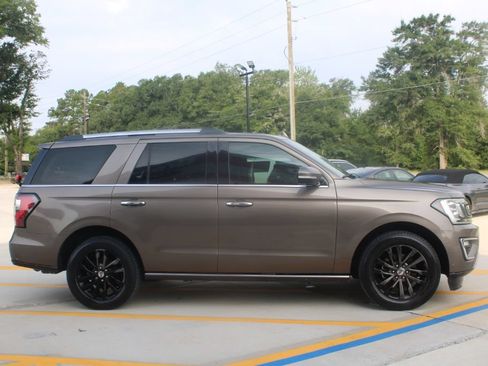 Used 2019 Ford Expedition Limited w/ Equipment Group 301A RWD image 2