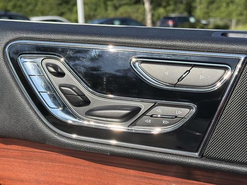 Used 2020 Lincoln Navigator Reserve AWD/4WD image 14