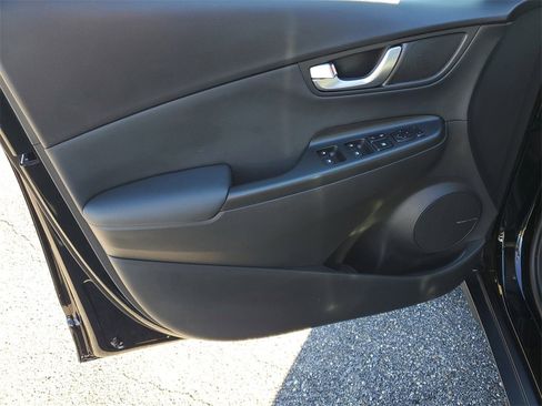 Used 2023 Hyundai Kona Limited w/ Cargo Package image 8