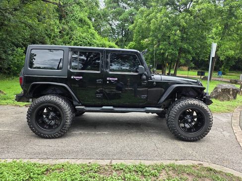 Used 2014 Jeep Wrangler Unlimited Sport w/ Connectivity Group AWD/4WD image 4