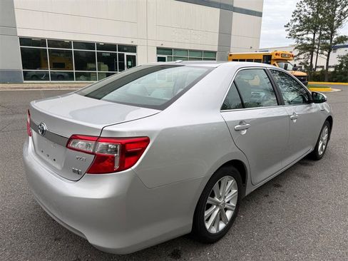 Used 2012 Toyota Camry XLE w/ Leather Pkg FWD image 21