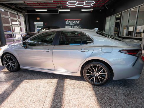 Used 2024 Toyota Camry SE image 2