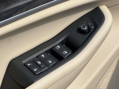Used 2025 Jeep Grand Cherokee Limited RWD image 27