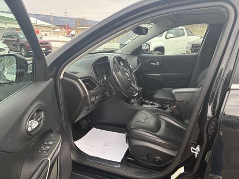 Used 2019 Jeep Cherokee Limited image 11