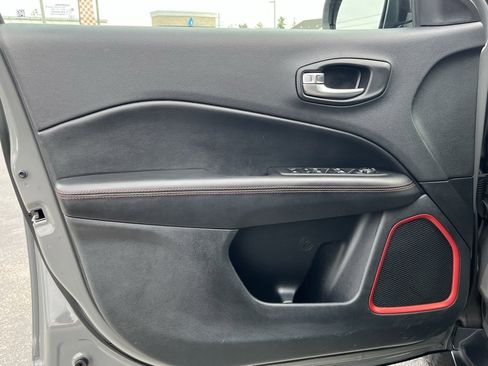 Used 2020 Jeep Compass Trailhawk image 11